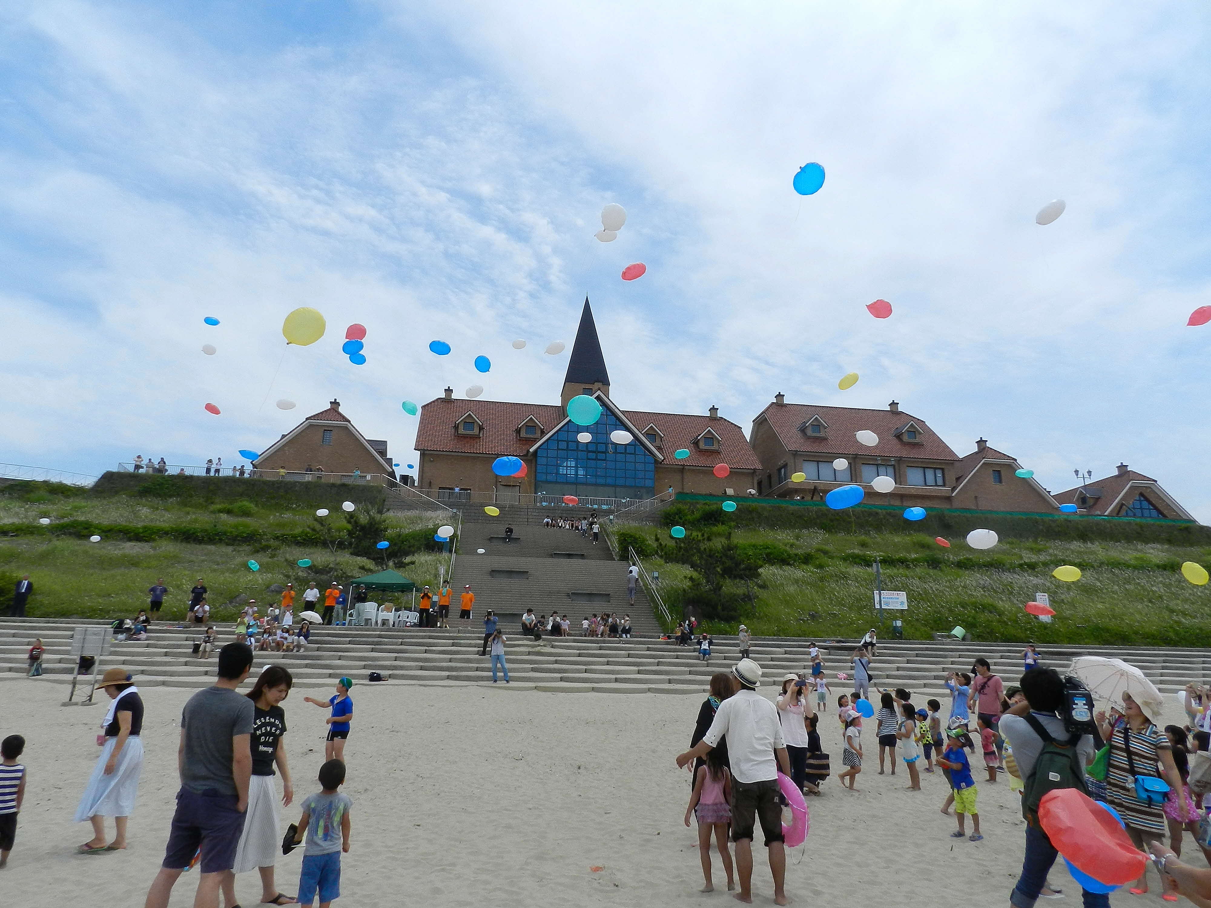 キララビーチ海開き（6月）